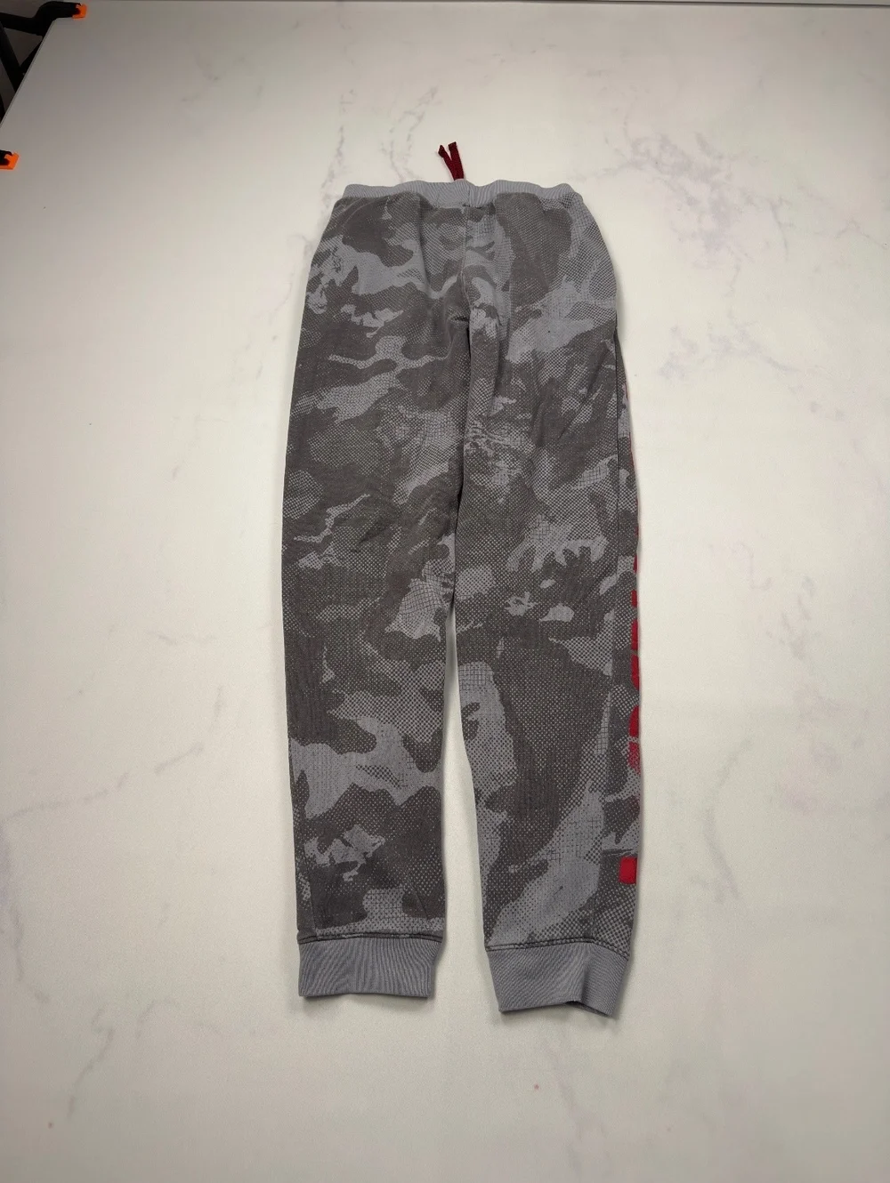Under Armour Gray Camouflage Joggers Athletic Wear - Boys Large